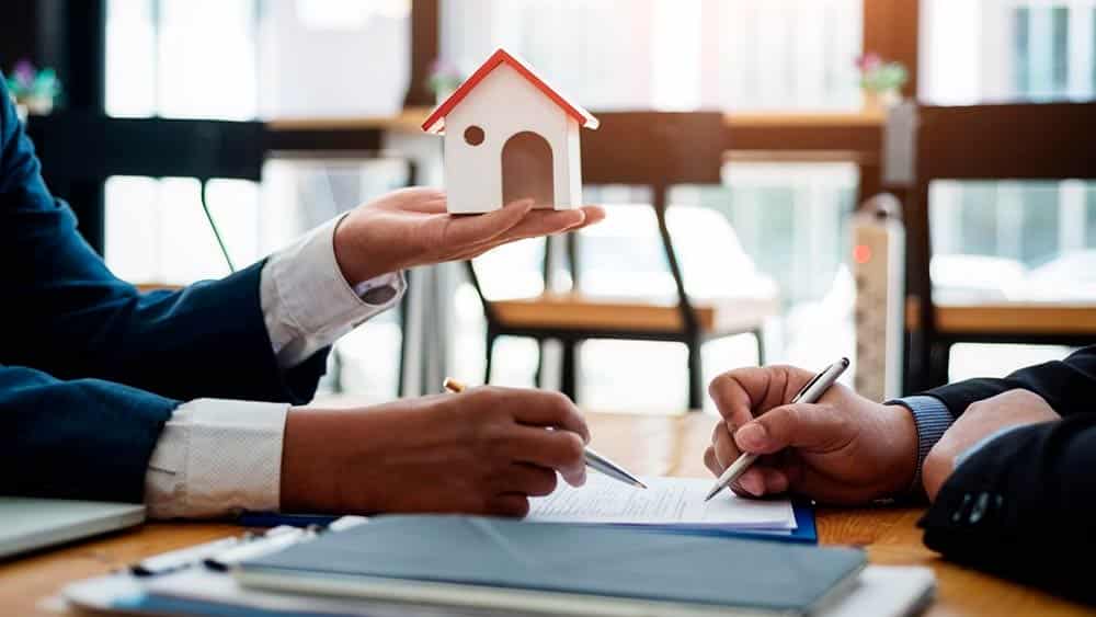 Plan de sucesión inmobiliaria 2026: donación, herencia o holding patrimonial (cuándo conviene cada vía)
